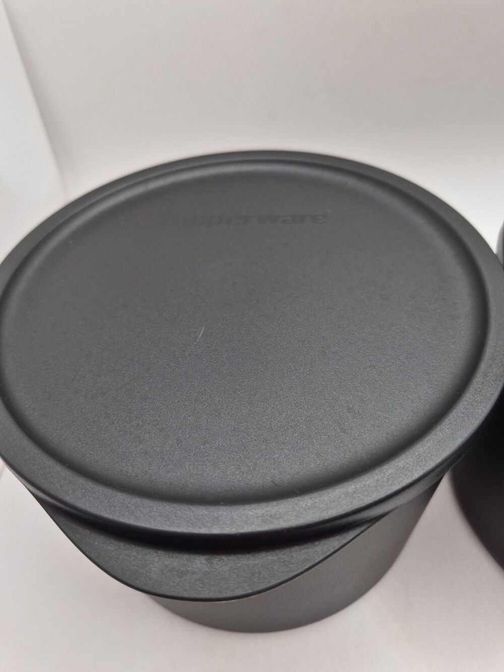 Tupperware Basic Black Round Stacking Canisters 2.1L Lot Of 2 #8559A - Picture 4 of 16